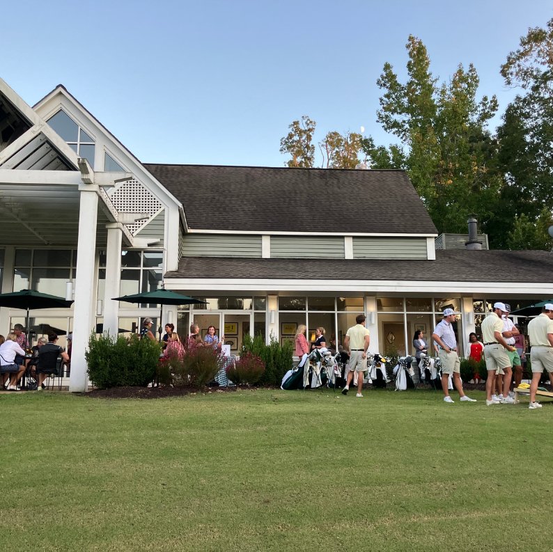 4 Crowd at the Green Course Clubhouse