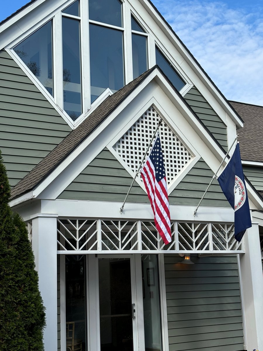 US Flag Green Course Clubhouse (Angle)