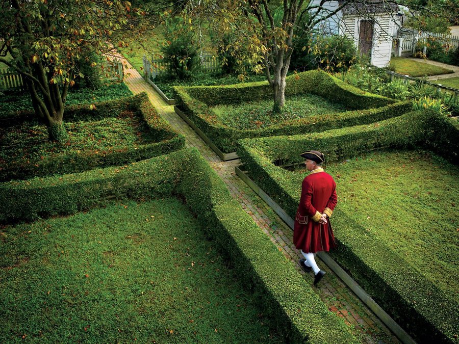 colonial-man-garden-maze