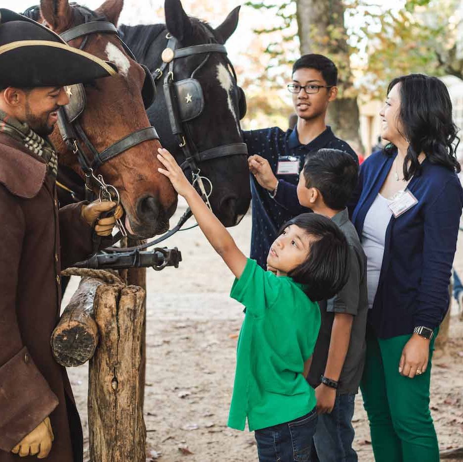 fall-family-with-horses